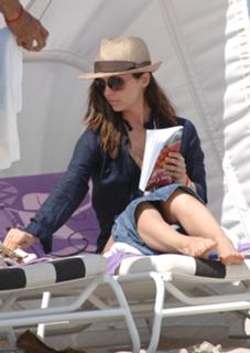 Eliza Dushku feet photo thumbnail