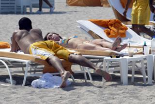 Eliza Dushku feet photo thumbnail