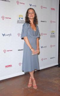 Eliza Dushku feet photo thumbnail