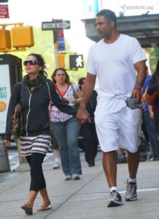 Eliza Dushku feet photo thumbnail