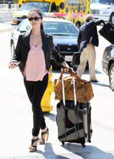 Eliza Dushku feet photo thumbnail