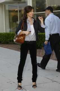 Eliza Dushku feet photo thumbnail