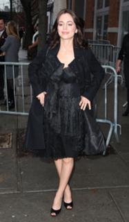 Eliza Dushku feet photo thumbnail