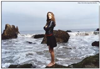 Eliza Dushku feet photo thumbnail