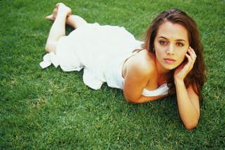 Eliza Dushku feet photo thumbnail