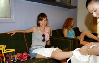 Eliza Dushku feet photo thumbnail