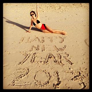 Eliza Dushku feet photo thumbnail