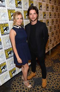 Eliza Taylor feet photo thumbnail