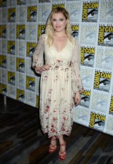 Eliza Taylor feet photo thumbnail