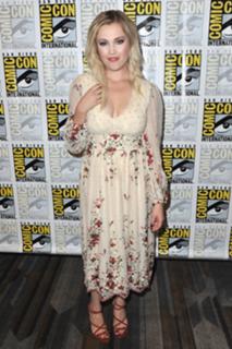 Eliza Taylor feet photo thumbnail