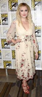Eliza Taylor feet photo thumbnail