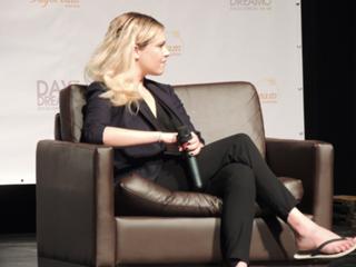 Eliza Taylor feet photo thumbnail
