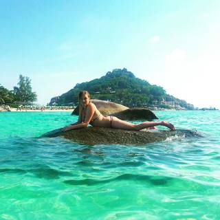 Eliza Taylor feet photo thumbnail