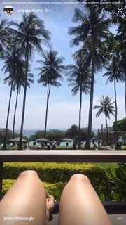 Eliza Taylor feet photo thumbnail