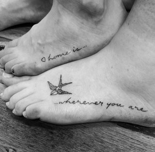 Eliza Taylor feet photo thumbnail