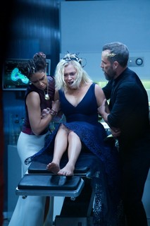 Eliza Taylor feet photo thumbnail