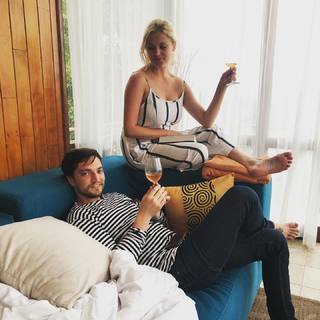 Eliza Taylor feet photo thumbnail