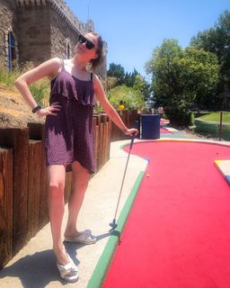 Eliza Taylor feet photo thumbnail
