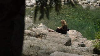 Eliza Taylor feet photo thumbnail