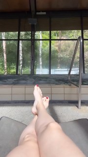 Eliza Taylor feet photo thumbnail