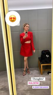 Eliza Taylor feet photo thumbnail