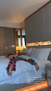 Eliza Taylor feet photo thumbnail