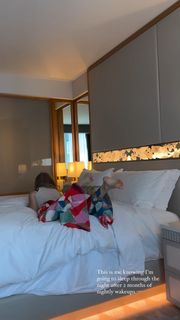 Eliza Taylor feet photo thumbnail