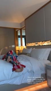 Eliza Taylor feet photo thumbnail