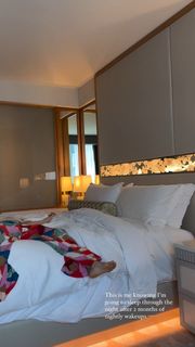 Eliza Taylor feet photo thumbnail