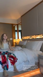 Eliza Taylor feet photo thumbnail