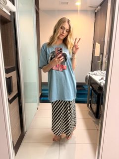 Eliza Taylor feet photo 1