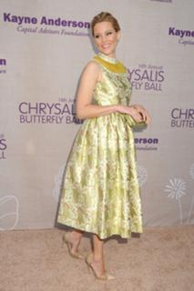 Elizabeth Banks feet photo thumbnail
