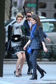 Elizabeth Banks feet photo thumbnail
