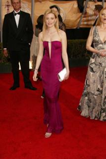Elizabeth Banks feet photo thumbnail