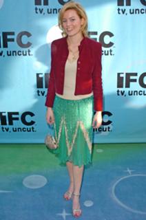 Elizabeth Banks feet photo thumbnail
