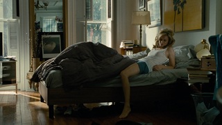 Elizabeth Banks feet photo thumbnail