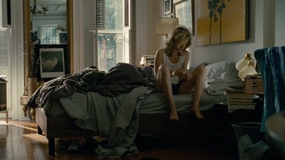 Elizabeth Banks feet photo thumbnail
