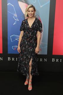 Elizabeth Banks feet photo thumbnail
