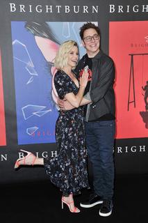 Elizabeth Banks feet photo thumbnail