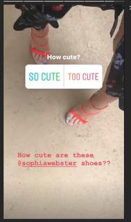 Elizabeth Banks feet photo thumbnail