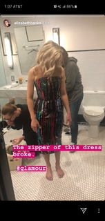 Elizabeth Banks feet photo thumbnail