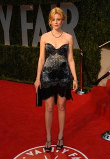 Elizabeth Banks feet photo thumbnail