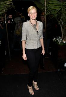 Elizabeth Banks feet photo thumbnail