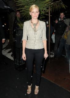 Elizabeth Banks feet photo thumbnail