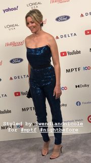 Elizabeth Banks feet photo thumbnail