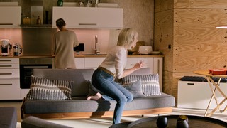 Elizabeth Banks feet photo thumbnail