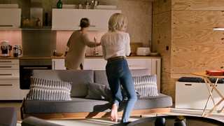 Elizabeth Banks feet photo thumbnail