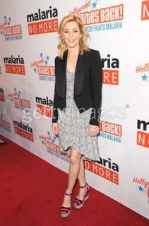 Elizabeth Banks feet photo thumbnail
