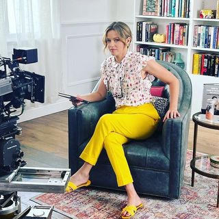 Elizabeth Banks feet photo thumbnail