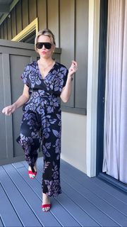 Elizabeth Banks feet photo thumbnail
